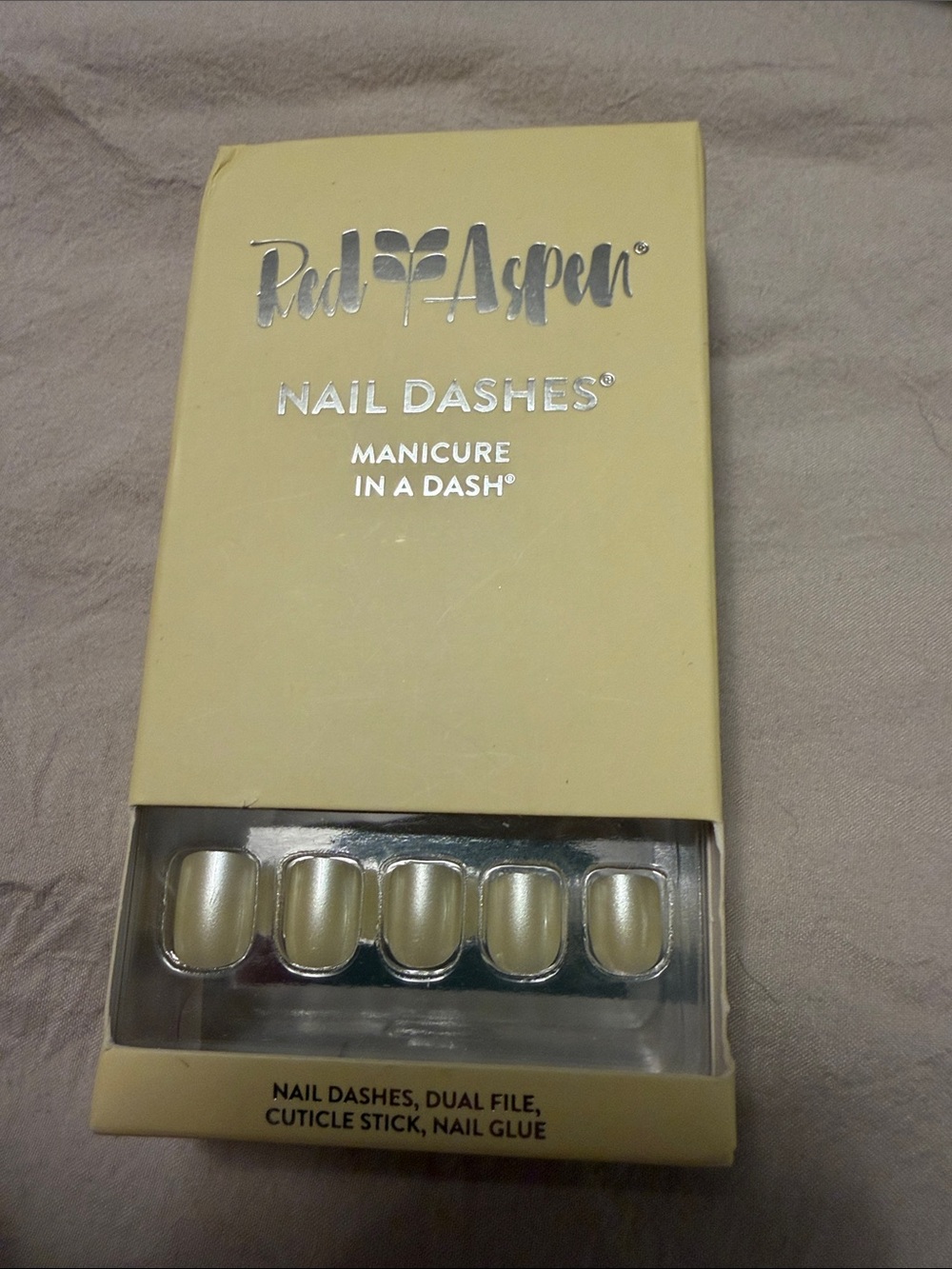 Red Aspen Women Nail Dashes Press-On Nails in Pale Gold